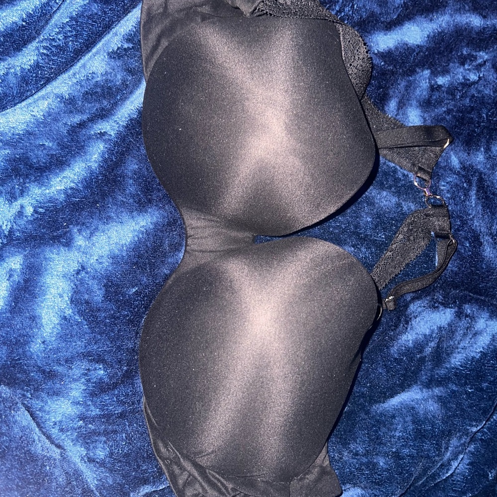 Victoria's Secret Black Incredible T-Shirt Bra
